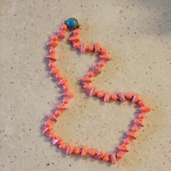 Vintage coral-like beaded necklace with round and branch beads. - Picture 3 of 5